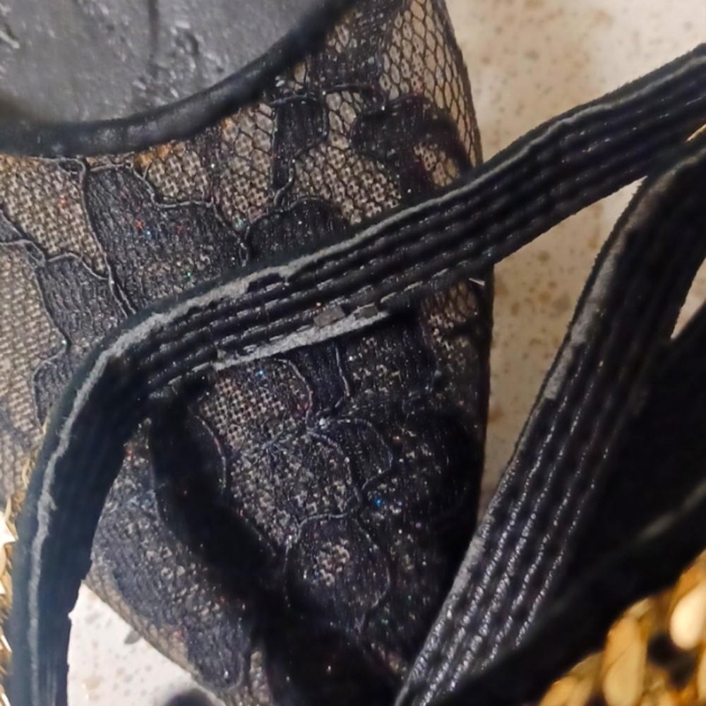 COPY - GUESS 8.5 HEELS - Picture 2 of 8